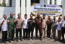 DPRD Lumajang Hadiri Pemusnahan Barang Bukti 54 Perkara