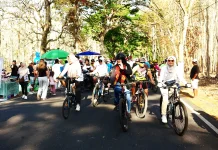 Buka Pasar Jati Agung, Bupati Ipuk Gowes Bareng di CFD Purwoharjo