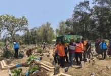 Satu Warga Jember Korban KMP Virgo Dimakamkan, Tiga Lainnya Masih Dicari