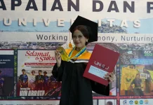 Wisudawan Terbaik UNEJ Sofiyah Siapkan Karier di Rumah Sakit