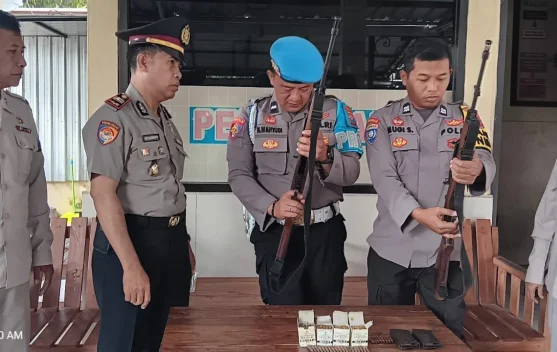 Polsek Lumajang Kota Cek Senpi Personil