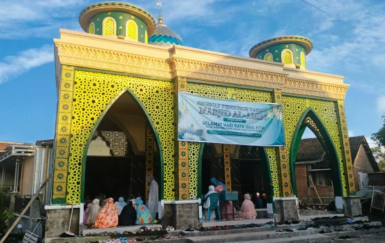 Salat Ied Masjid Al-Amin, Jamaah Khidmat meski Masjid tengah Renovasi