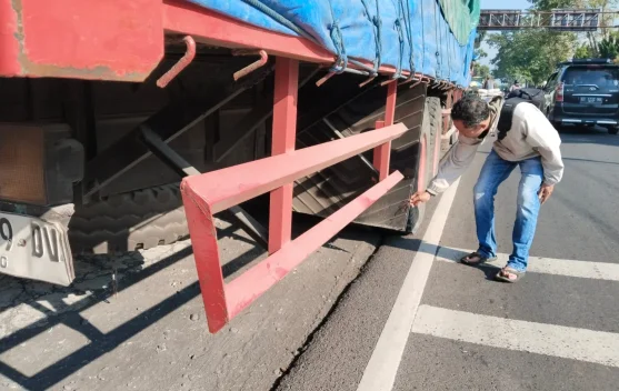 Kecelakaan Tiga Kendaraan di Lumajang: Satu Orang Tewas, Satu Kritis