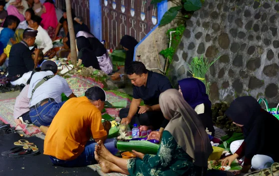 Tumpeng Sewu, Ribuan Warga Kemiren Duduk Bersama dalam Doa dan Syukur