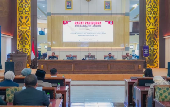 Sidang Paripurna: Bupati Lumajang Paparkan Capaian dan Realisasi APBD 2025
