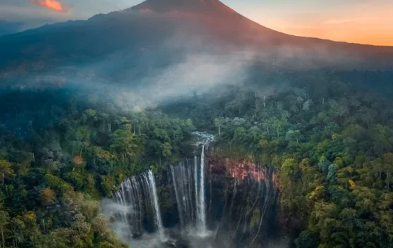 Pengunjung Wisata Tumpak Sewu Lumajang Tembus 10 ribu