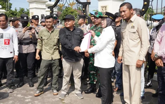 DPRD Lumajang Terima Aspirasi Aliansi Masyarakat Peduli MBG