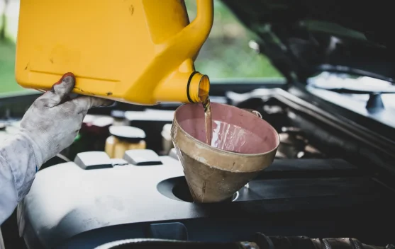 Jangan Tunggu Hitam Pekat, Zat Penting dalam Oli Bisa Habis