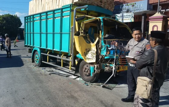 Truk Bertabrakan di Candipuro, Satu Sopir Luka Ringan