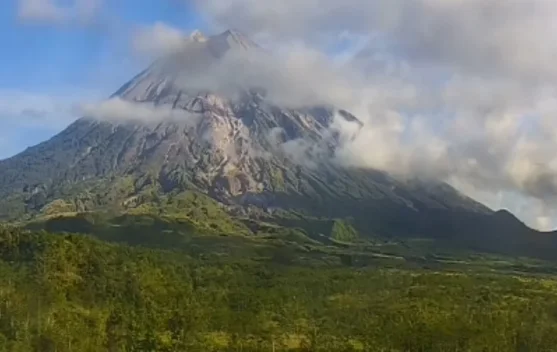 Gunung Semeru Erupsi Tujuh Kali, Status Masih Siaga