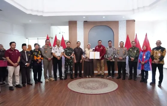 Waka II DPRD Hadiri Pemusnahan 3.000 Botol Miras Ilegal