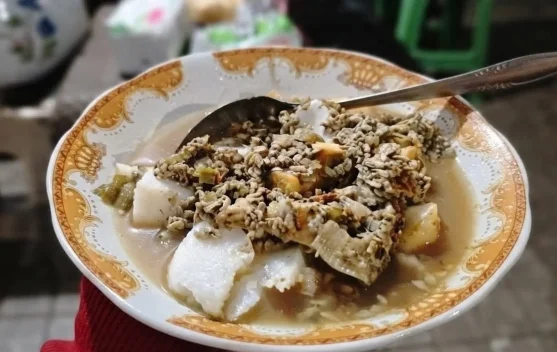 Lontong Kupang, Kuliner Khas Pesisir yang Kaya Cita Rasa