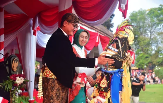 Penurunan Bendera HUT ke-81 RI, Mas Yudha Titip Pesan untuk Generasi Muda Lumajang