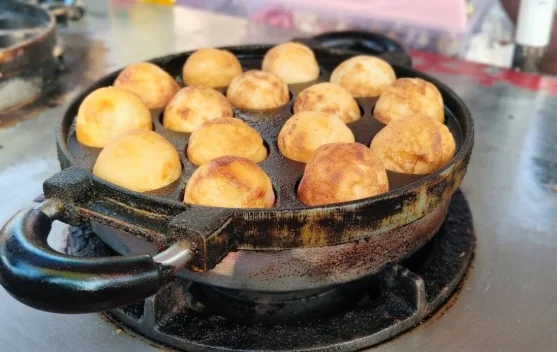 Takoyaki Murah Meriah, Jajanan Jepang yang Digemari di Jember