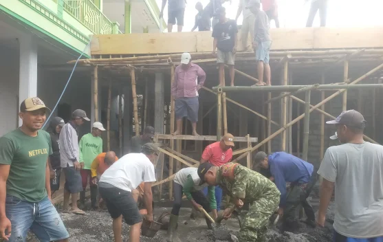 Warga Gotong Royong Bangun Lantai Dua Ponpes Babul Ulum Lumajang