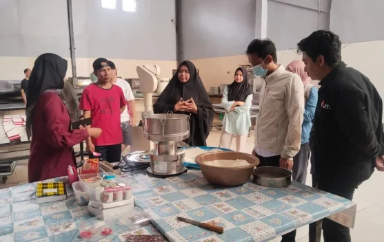 POLIJE Dorong Modernisasi UMKM Jember lewat Penerapan Mesin Pengayak Tepung Otom