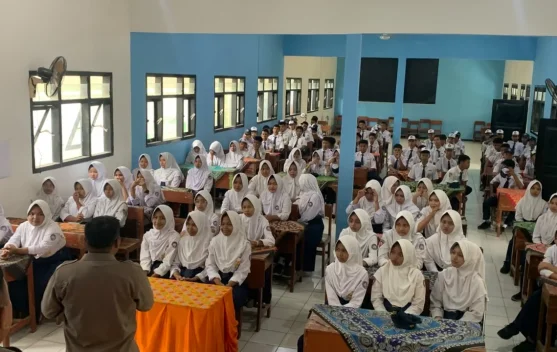 Polsek Sumbersuko Sosialisasikan SPMB SMA Kemala Taruna Bhayangkara