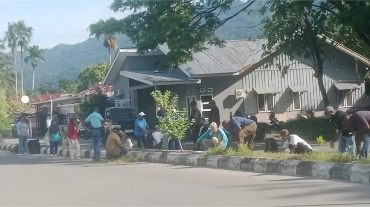 Bupati Kaimana Ajak Perluas Gerakan Peduli Kebersihan Lingkungan