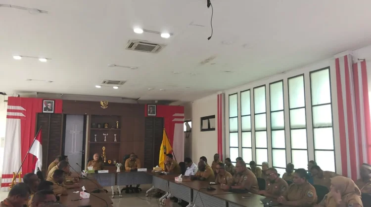 Bupati Kaimana Serahkan DPA 2026 Kepada Pimpinan OPD
