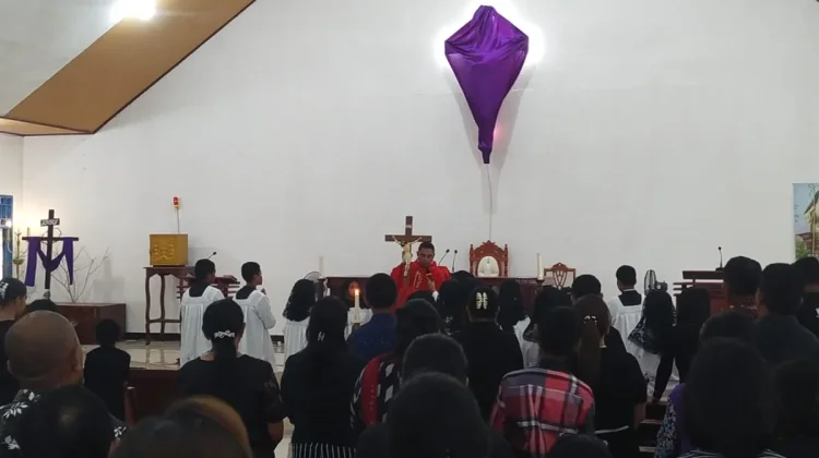 Perayaan Jumat Agung di Kaimana Ajak Umat Hayati Kasih dan Pengorbanan Kristus