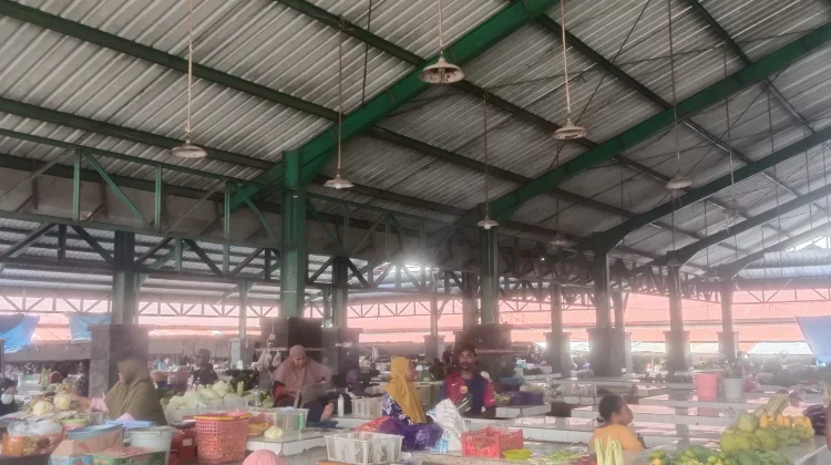 Aktivitas Pasar Kroy Kaimana Normal usai Paskah