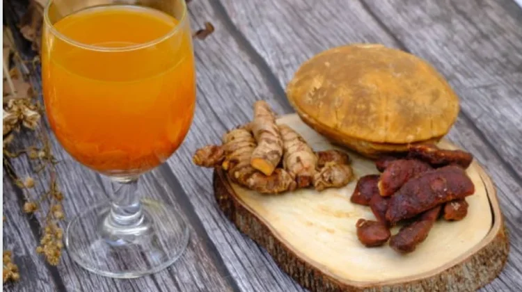 Manfaat Rutin Minum Air Rebusan Kunyit di Pagi Hari