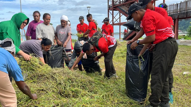 Yonif 864 Bangkitkan Wisata Kaimana lewat Aksi Bersih Bersama