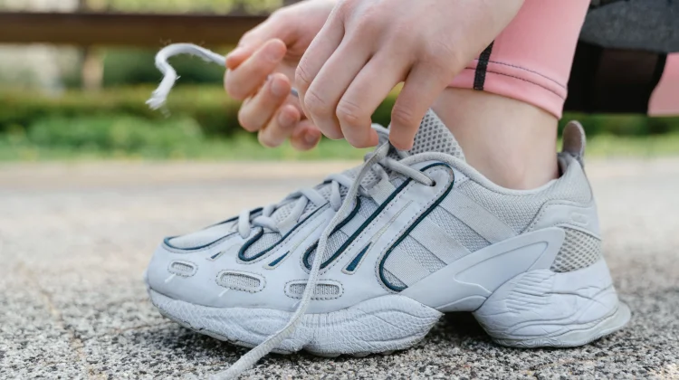 Tetap Awet dan Segar: Tips Jitu Merawat Sepatu Olahraga