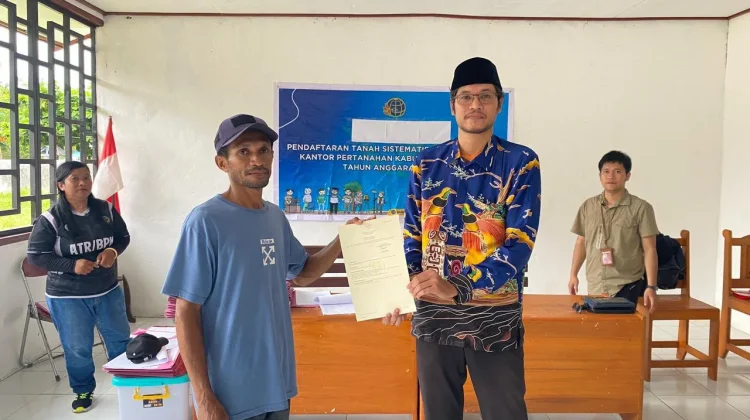 125 Sertipikat Tanah PTSL Diserahkan kepada Warga Kampung Sisir