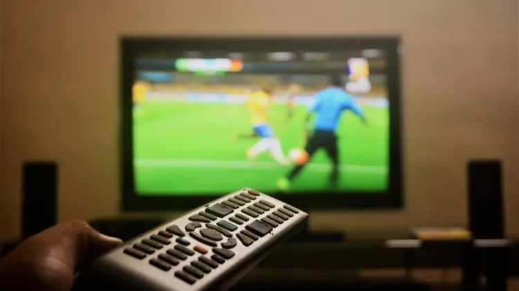 lima Tanda Mata Butuh Istirahat di tengah Maraton Nobar Bola