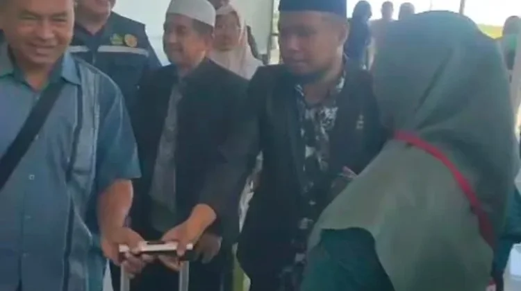 Panitia MTQ XI Papua Barat Jemput Rombongan Terakhir Dewan Hakim di Bandara Utarum