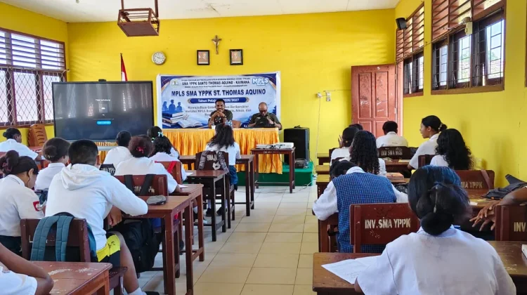 Jurnalis Masuk Sekolah Bekali Siswa Kaimana Tangkal Berita Hoaks
