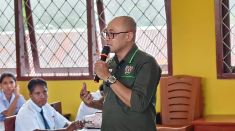 PWI Kaimana Tingkatkan Literasi Media Melalui Jurnalis Masuk Sekolah