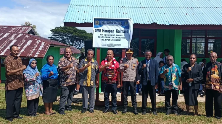 Sekda Kaimana Resmikan SMK Harapan, Siapkan SDM Kesehatan Berkualitas