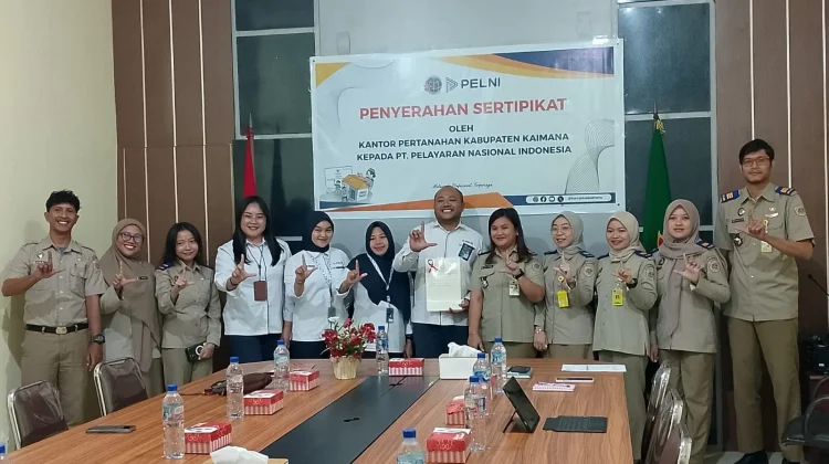 Kantah Kaimana Serahkan Sertipikat Perpanjangan HGB kepada PT Pelni