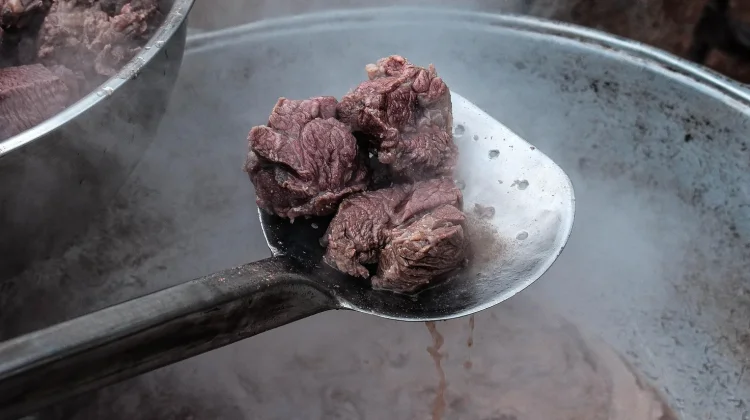 Daging Sapi Keluar Buih saat Dimasak, Amankah Dikonsumsi?