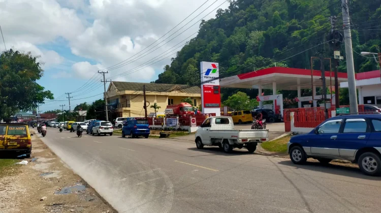 SPBU Kaimana Ungkap Penyebab Antrean Panjang Pertalite Bersubsidi