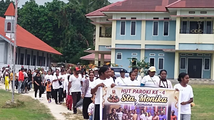 Paroki Santa Monika Kaimana Gelar Jalan Santai Sambut HUT Ke-IV