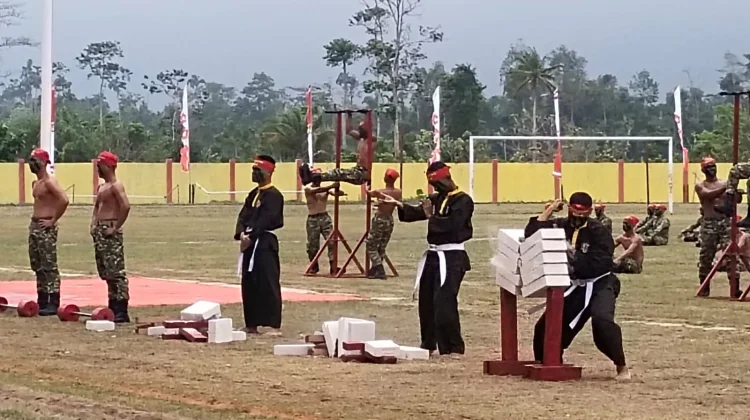 Atraksi Memukau Prajurit Yonif TP 864/NN Kaimana Meriahkan HUT RI ke-81