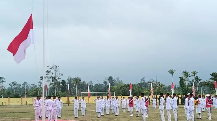 75 Paskibra Kaimana Sukses Kibarkan Merah Putih