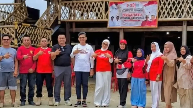Polri dan KKSS Kaimana Perkuat Sinergitas lewat Kerja Bakti