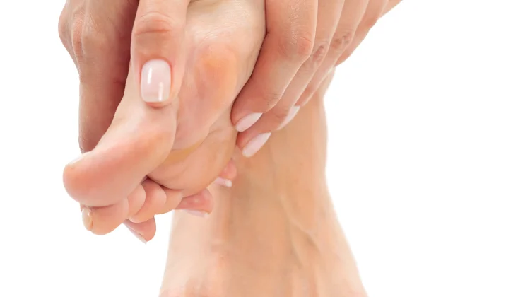 Kenali Tanda Kaki Kesemutan setelah Duduk terlalu Lama