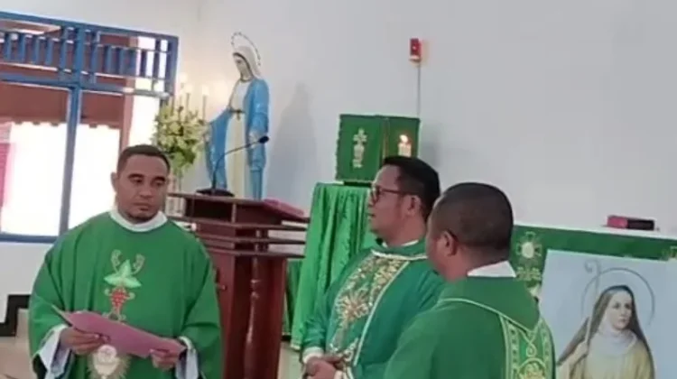 Pastor Ignasius Dile Resmi Menjadi Pastor Paroki Santa Monika Kaimana