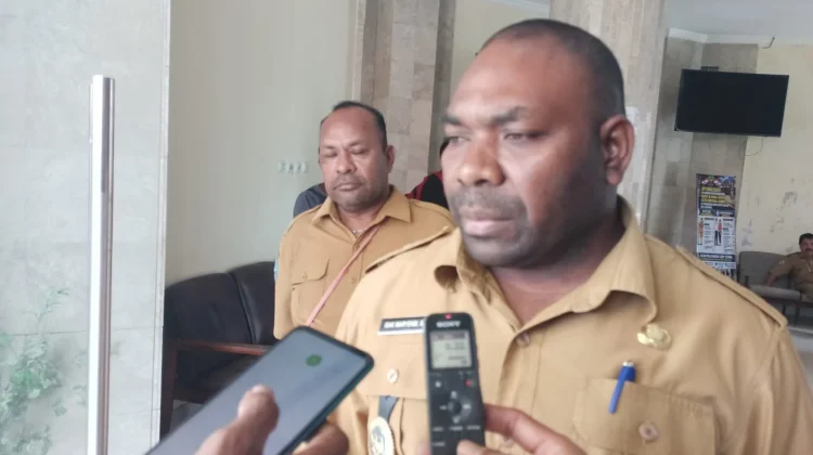 Hari ini Wabup Kaimana Tinjau Kebakaran Hutan di Kampung Kensi