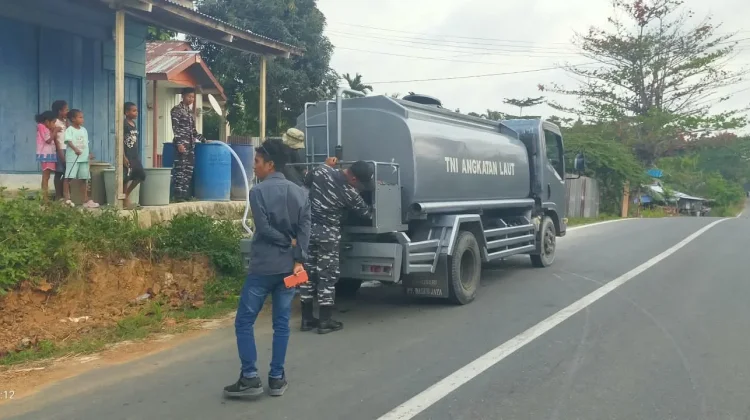 Lanal Kaimana Respons Cepat Aduan Warga Kesulitan Air Bersih