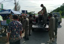 Satpol PP Tertibkan Pedagang Takjil di Pasar Baru