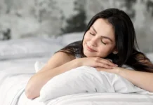 Tidur Cukup Bisa Membuatmu Terlihat Lebih Cantik