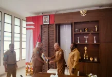 Bupati Kaimana Tekankan Kinerja OPD saat Penyerahan DPA