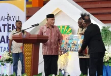 Bupati Kaimana Luncurkan Program Satu Miliar Satu Kampung pada HUT ke-23