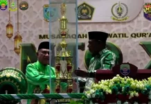 Bupati Kaimana Serahkan Piala Bergilir pada Pembukaan MTQ XI Tingkat Provinsi